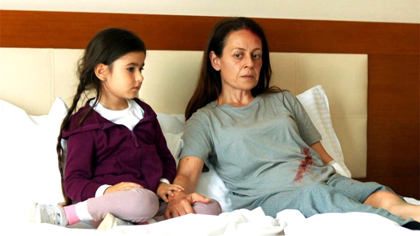 Merçan respinge Ceylin e Ilgaz, Segreti di famiglia - capitolo 69